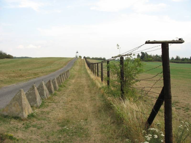 zbytky hraničních zátarasů (tzv.